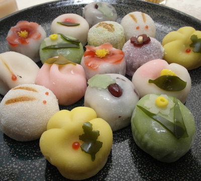 Японские сладости вагаси хозяйки создают нескольких известных видов